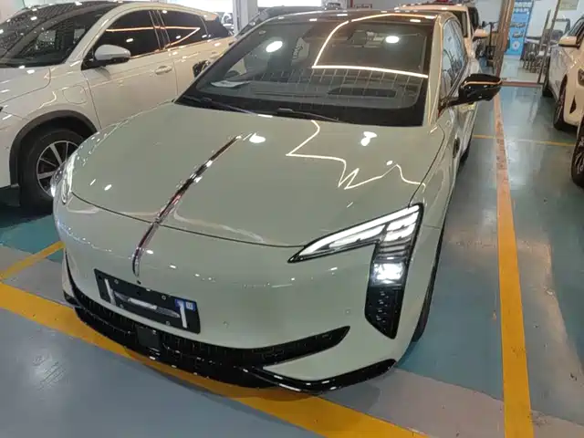 2026 Hongqi EH7