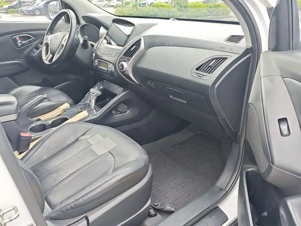 Hyundai BAIC Hyundai ix35 ix35 2013 2.0L AT GLS IV