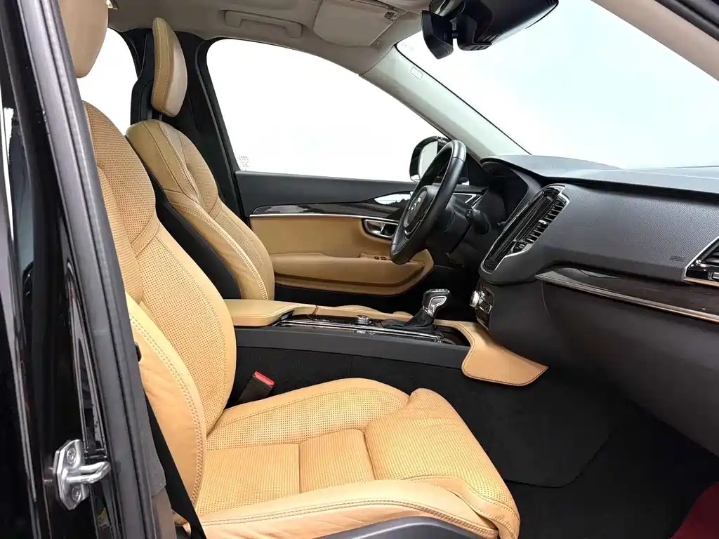 Volvo XC90 2015 T6 7 мест