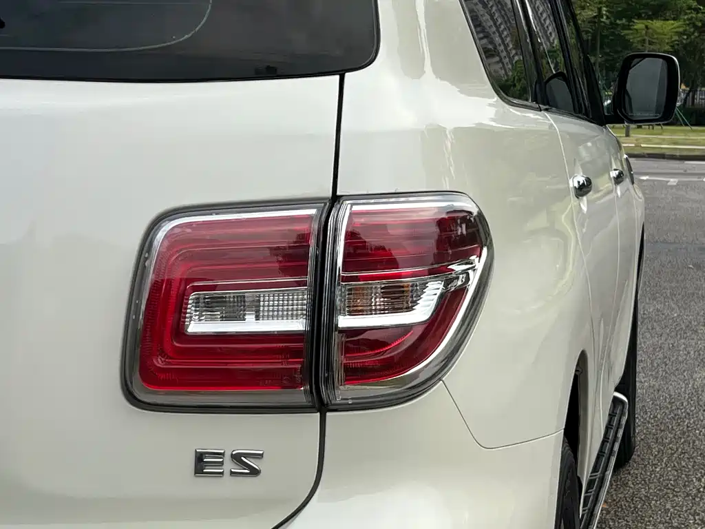 Nissan Patrol 2017 4.0L AT