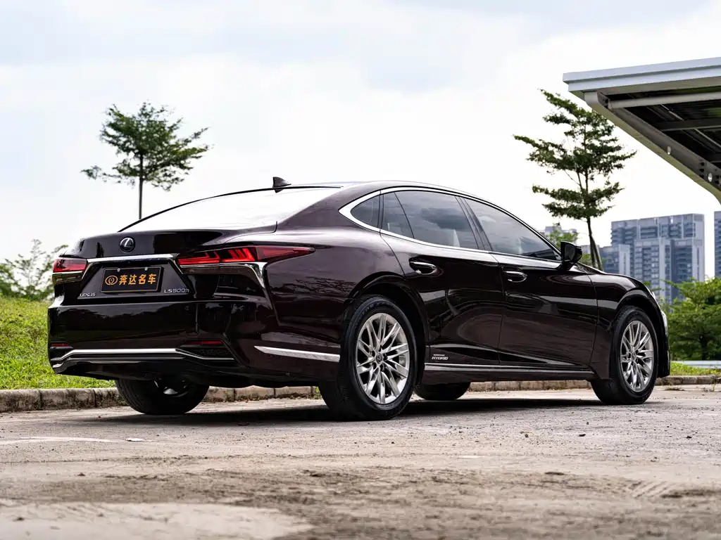 Lexus LS — миниатюра 3