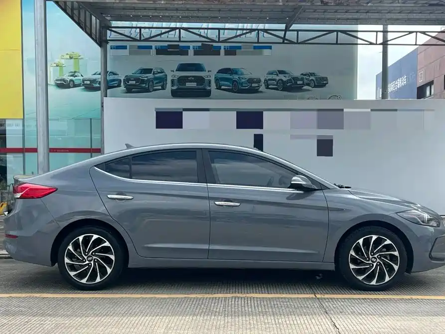 Hyundai Elantra — миниатюра 4