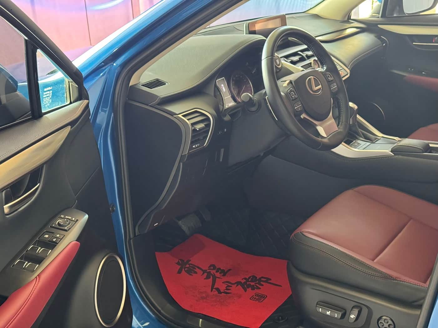 Lexus NX 2.0 л 2021 г. Голубой, пробег 40000 км