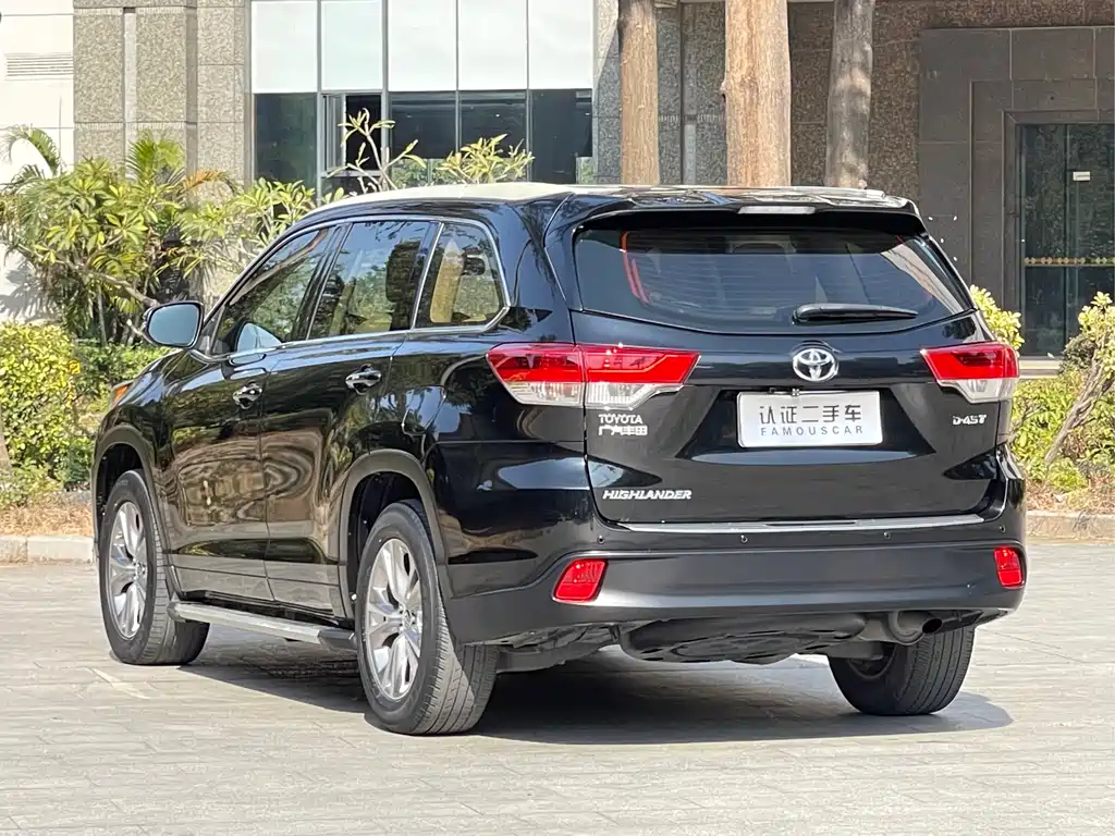 TOYOTA HIGHLANDER
