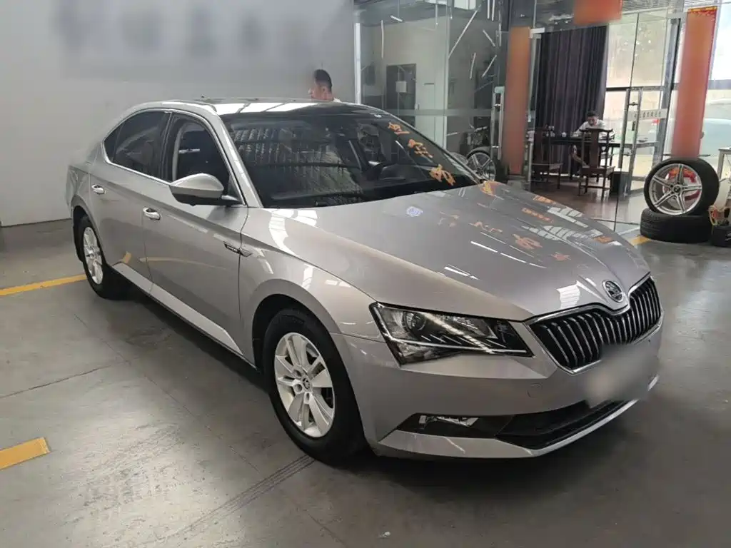 Skoda Superb — миниатюра 4