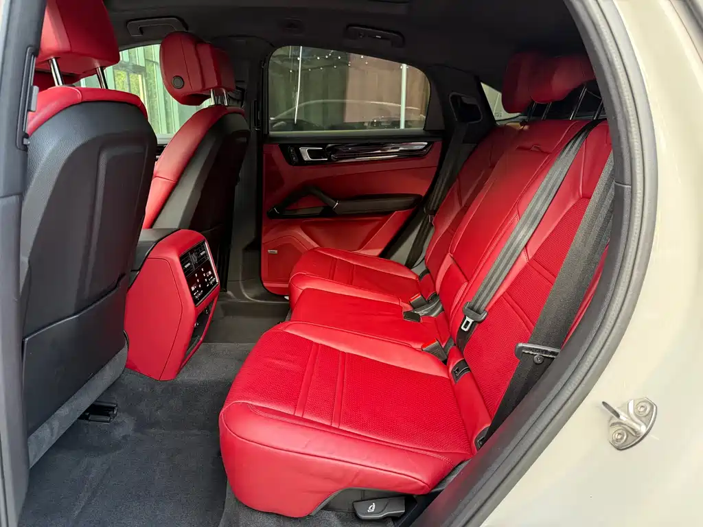 Porsche Cayenne — миниатюра 6