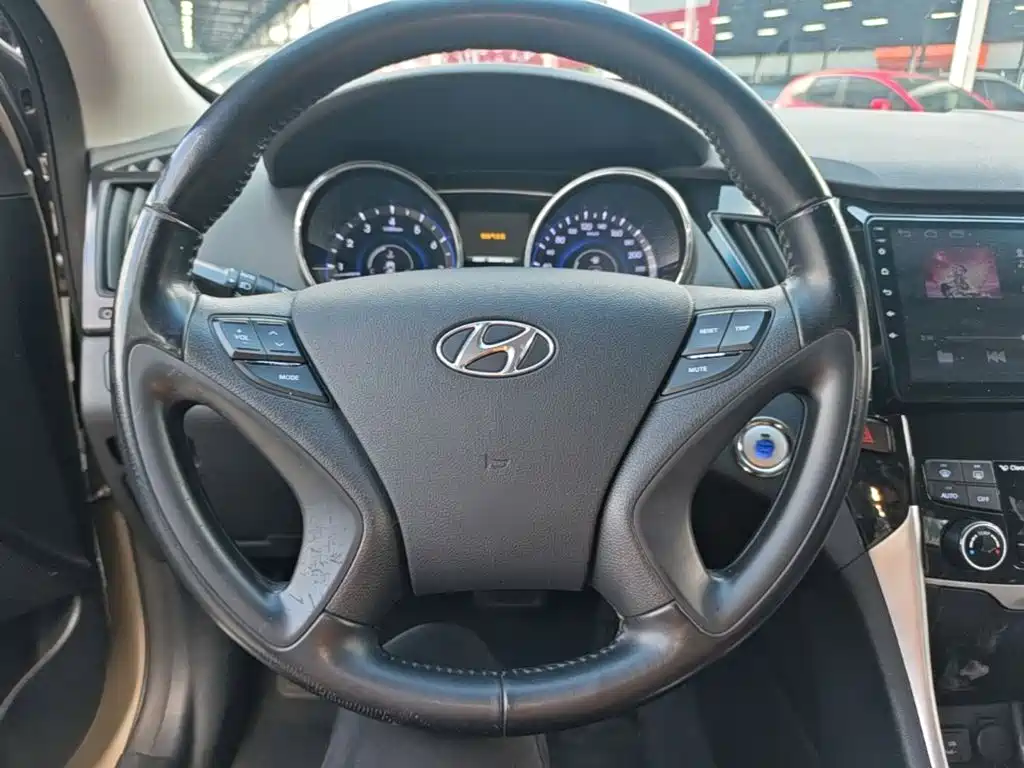 Hyundai Sonata — миниатюра 11