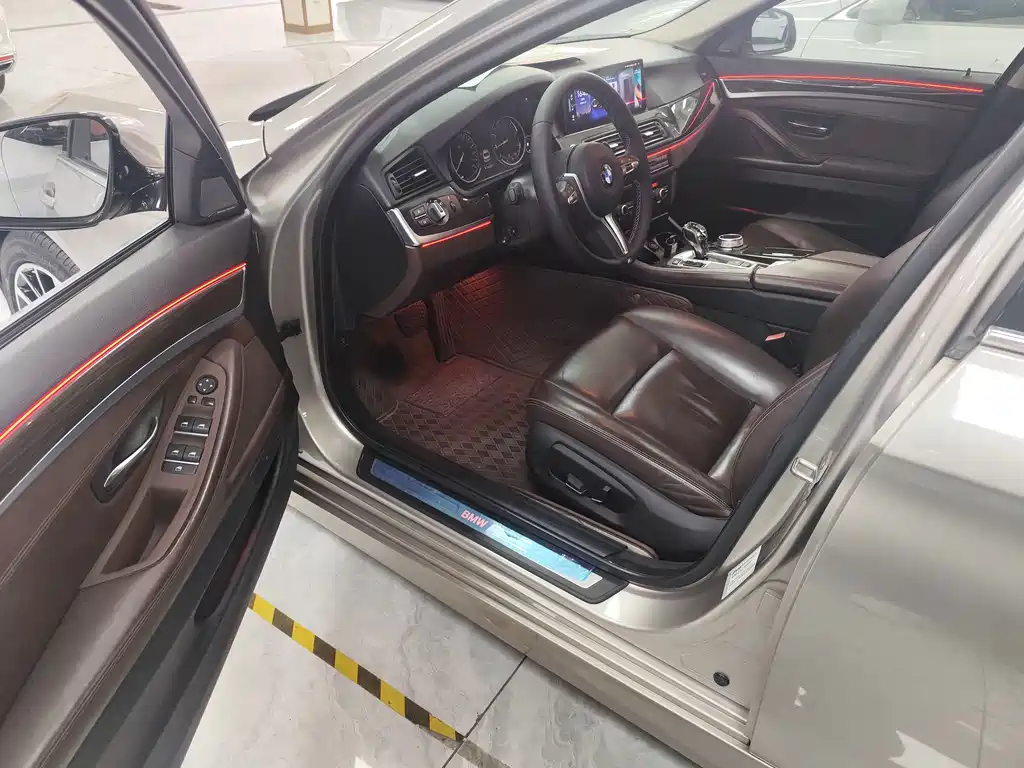 BMW 5 Series — миниатюра 4