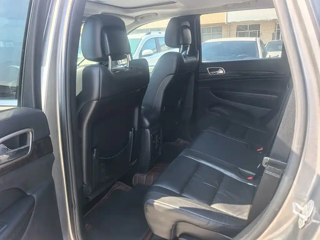 Jeep Grand Cherokee (Import) — миниатюра 8