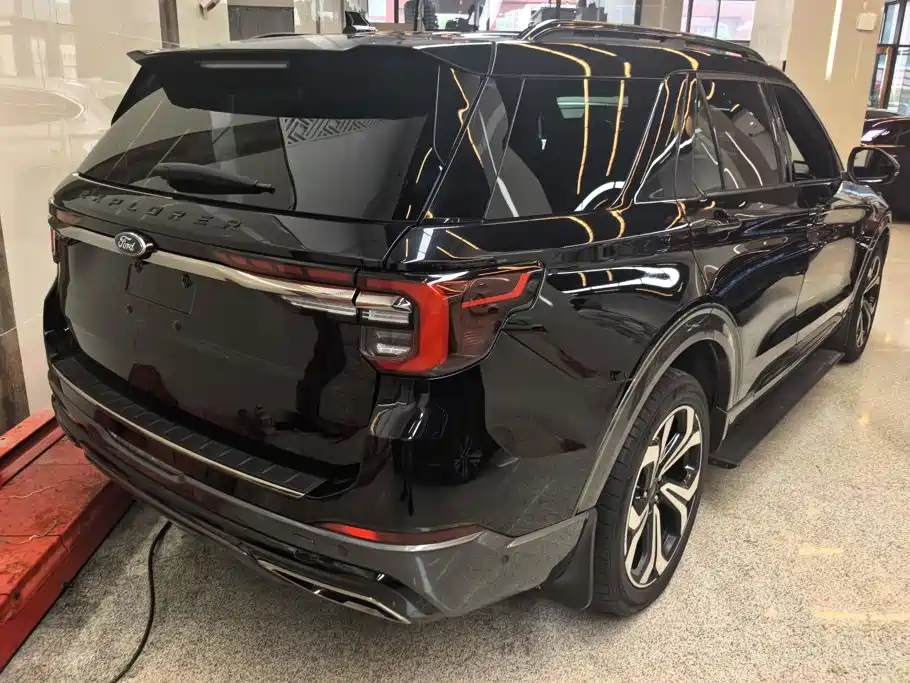Ford Explorer — миниатюра 3
