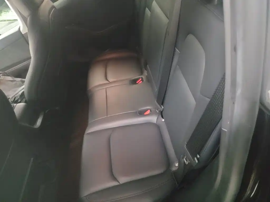 Tesla Model Y — миниатюра 17