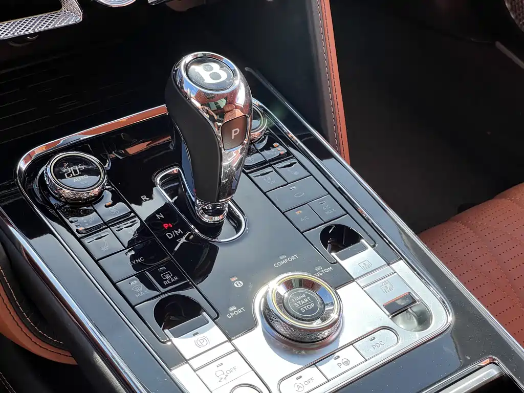 Bentley Flying Spur — миниатюра 22