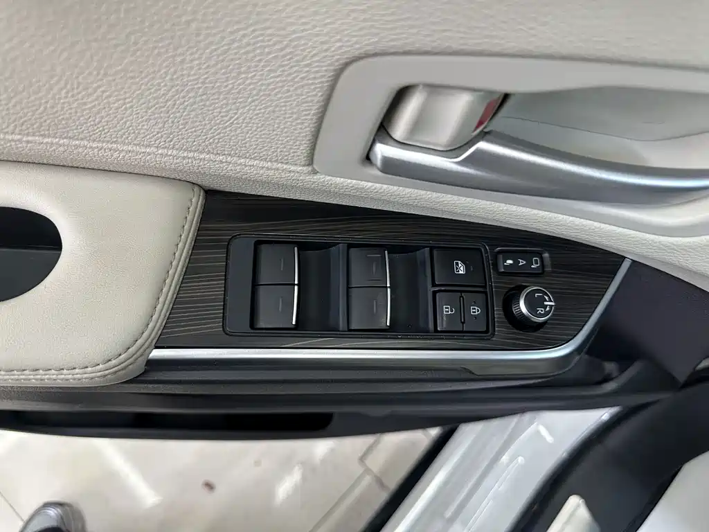 Toyota Sienna — миниатюра 7