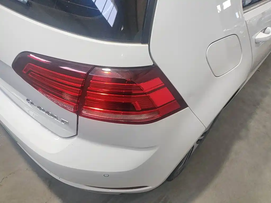 Volkswagen Golf EV — миниатюра 8
