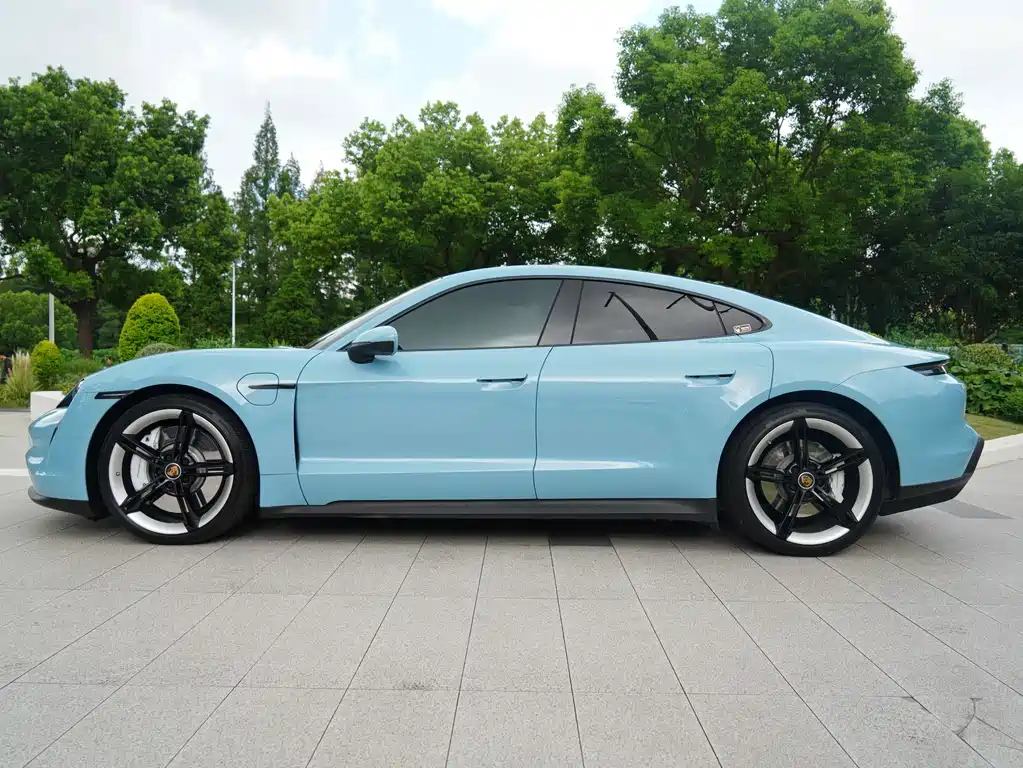 Porsche Taycan — миниатюра 3