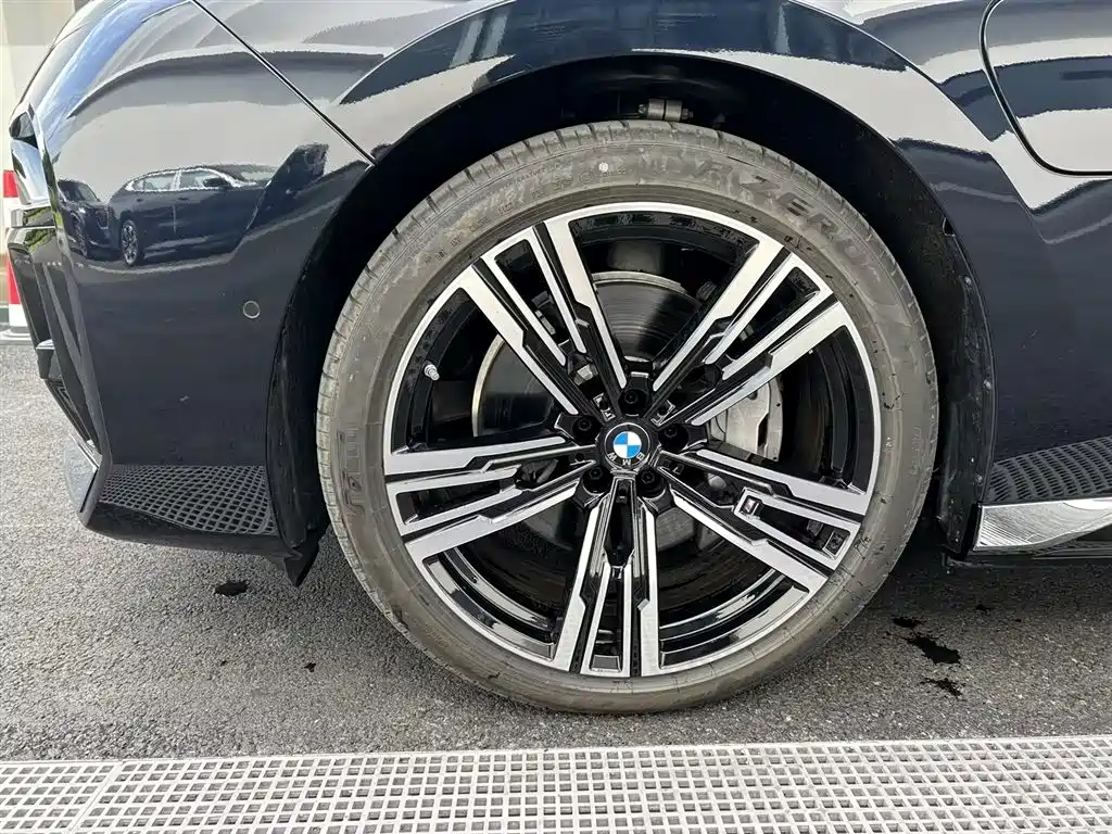 BMW i7 — миниатюра 8