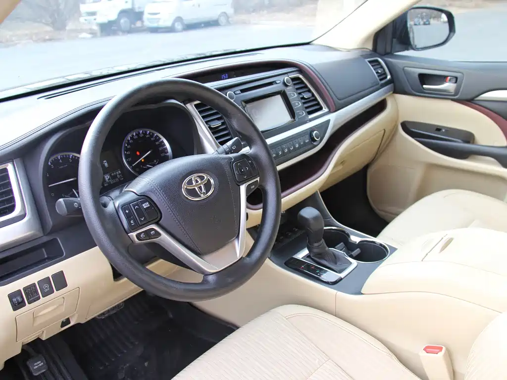 TOYOTA HIGHLANDER