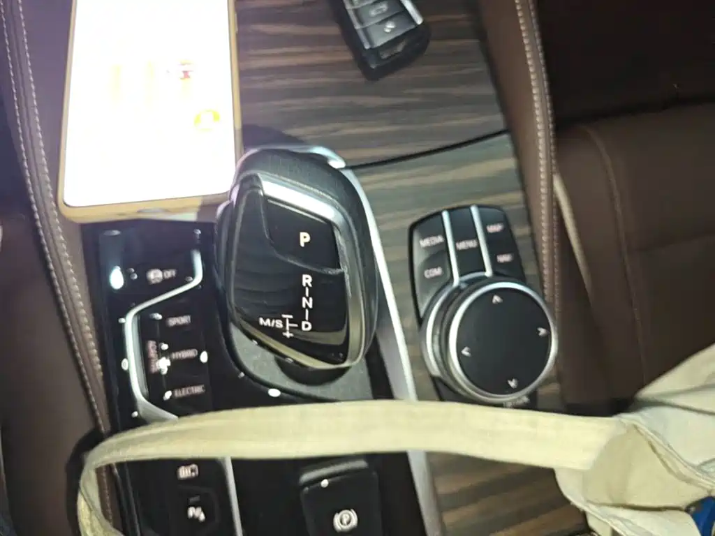 BMW 5 Series New Energy — миниатюра 14