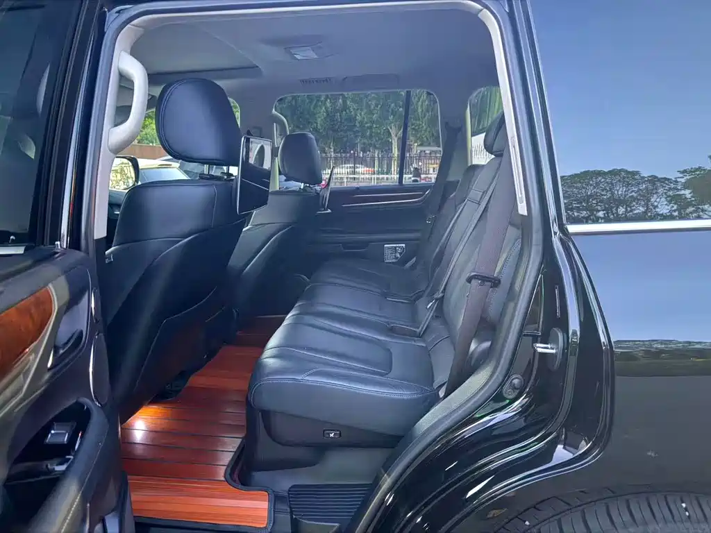 Lexus LX — миниатюра 5