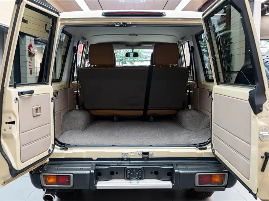 Toyota Land Cruiser LC76 2023 4.5T