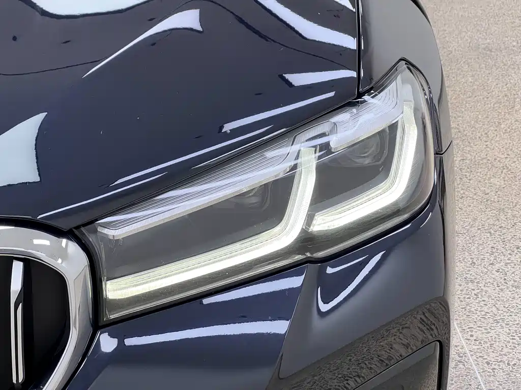 BMW 5 Series — миниатюра 5