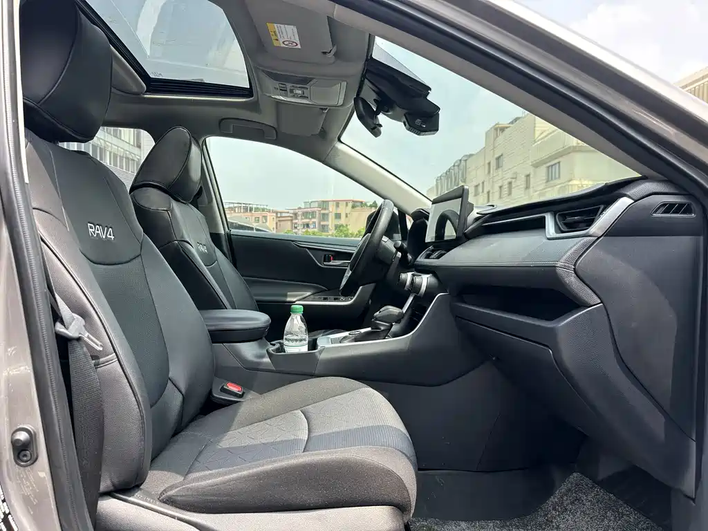 Toyota RAV4 — миниатюра 19