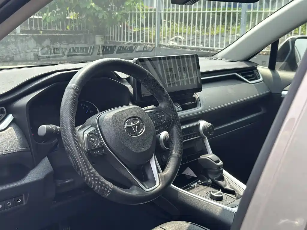 Toyota RAV4 — миниатюра 21