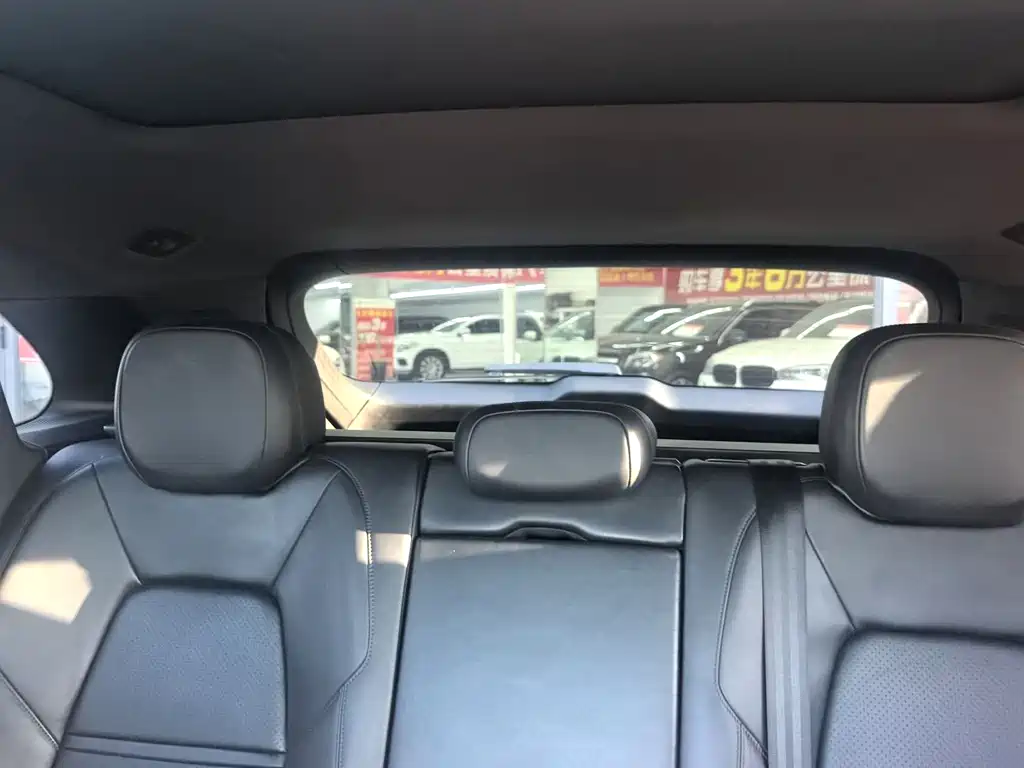 Porsche Cayenne — миниатюра 6