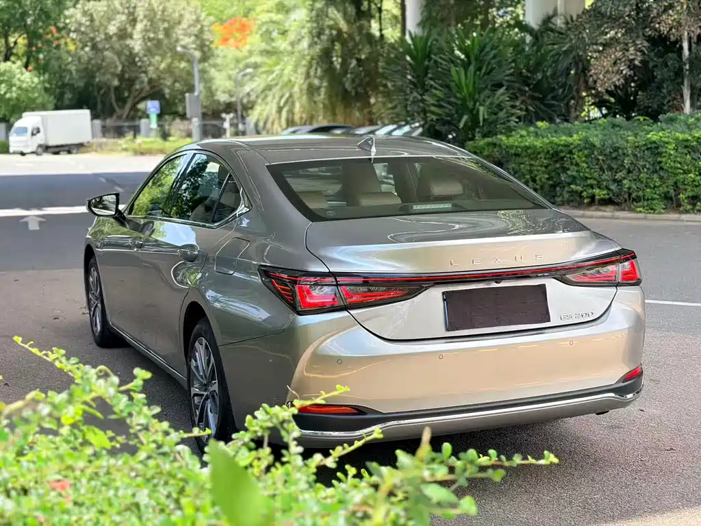 Lexus ES 2025 200 Premium