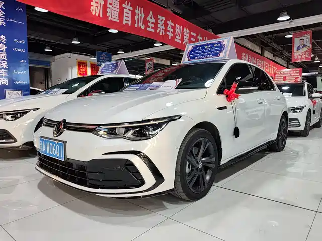 VOLKSWAGEN GOLF 2021