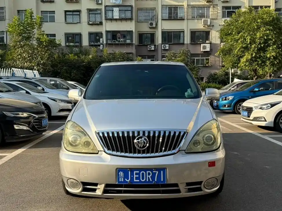 Buick GL8 — миниатюра 2