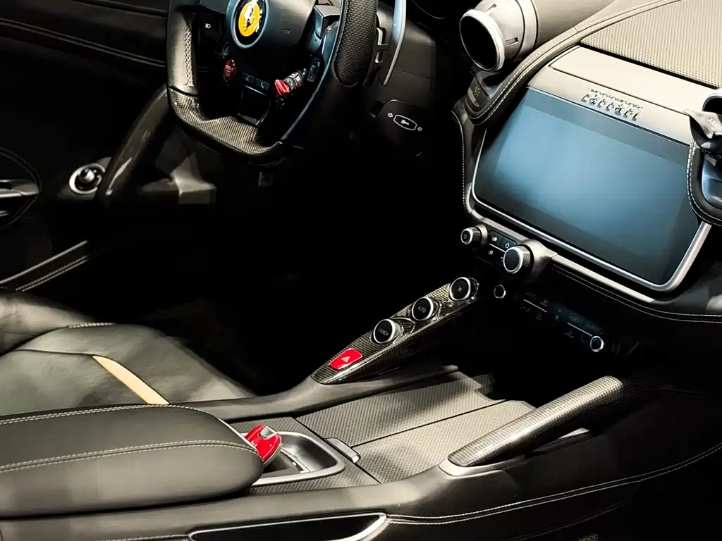 Ferrari GTC4Lusso — миниатюра 23