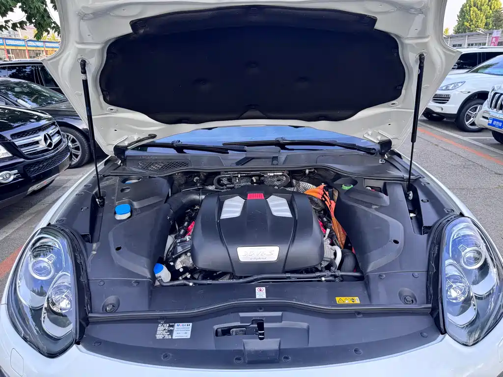 Porsche Cayenne Hybrid — миниатюра 7