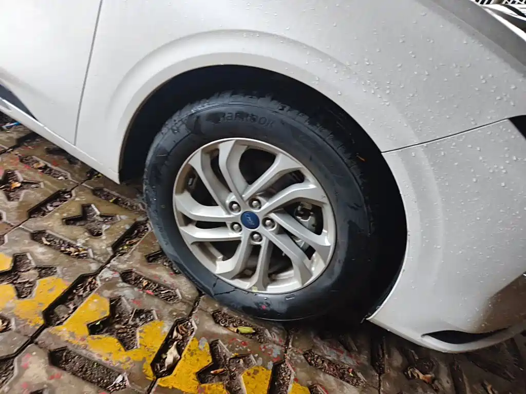 Ford Mondeo — миниатюра 8