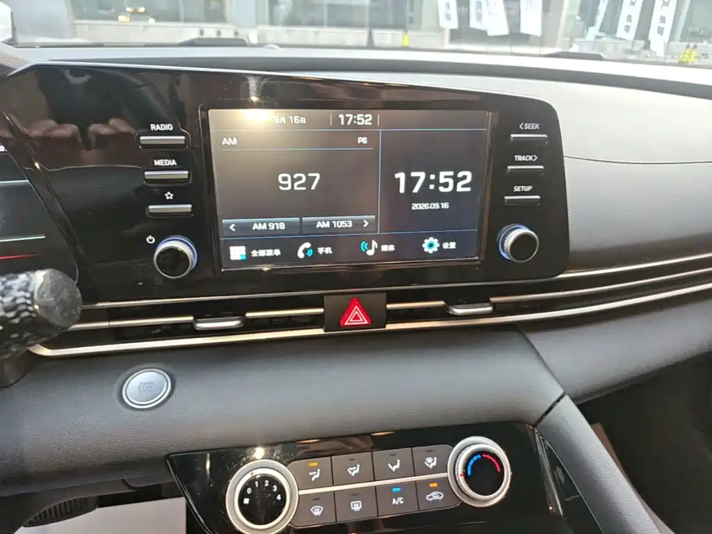 Hyundai Elantra — миниатюра 13