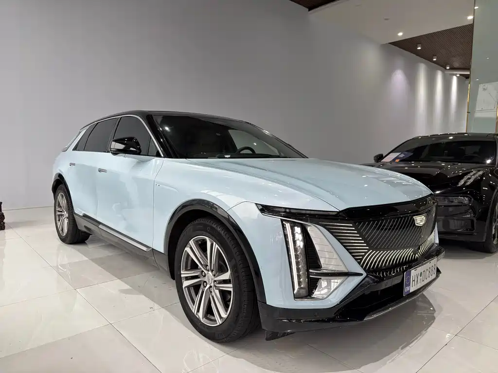 Cadillac IQ 2022 Luxury