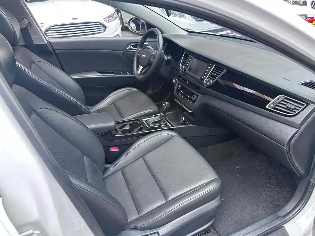 Hyundai Mistra 2016 1.8L AT GLS