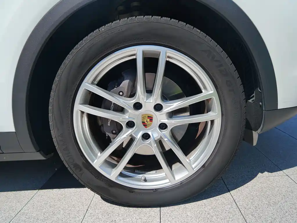 Porsche Cayenne — миниатюра 9