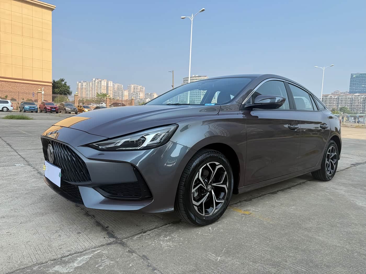MG MG5 1.5 л 2024 г. шампань/коричневый, пробег 20000 км