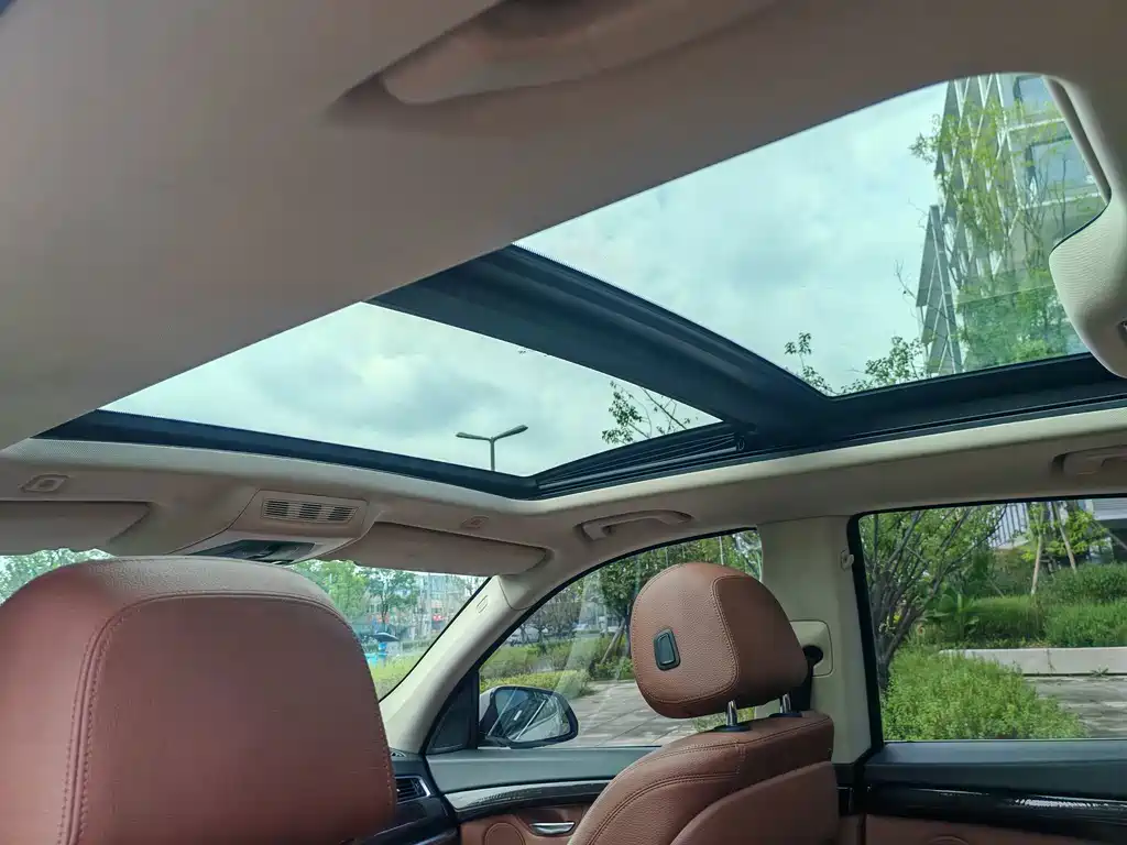 BMW 5 Series GT — миниатюра 16