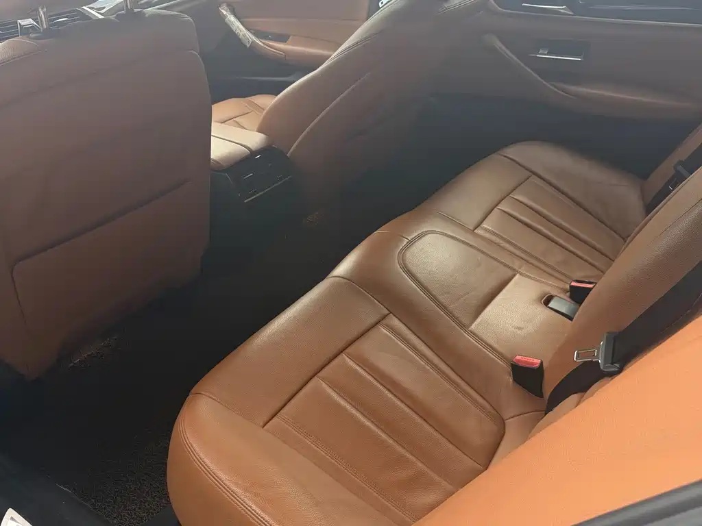 BMW 5 Series — миниатюра 10