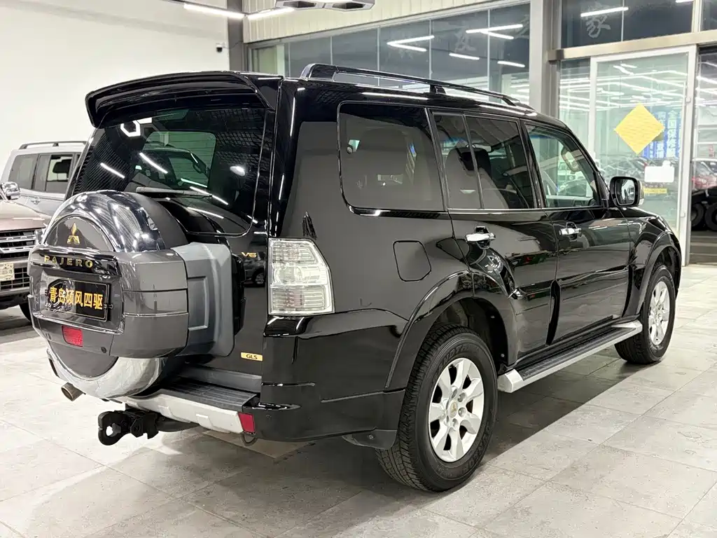 Mitsubishi Pajero (Import) — миниатюра 5