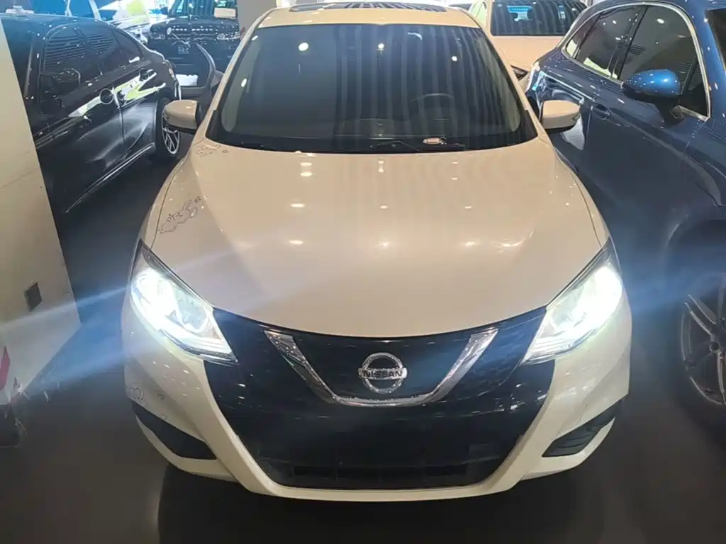 Nissan Tiida — миниатюра 3