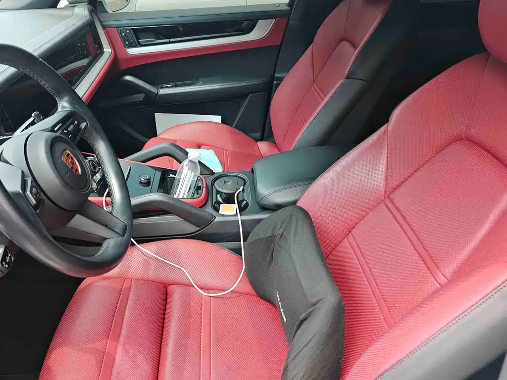 Porsche Cayenne — миниатюра 10