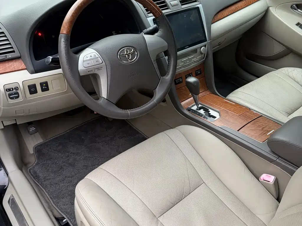 Toyota Camry — миниатюра 5