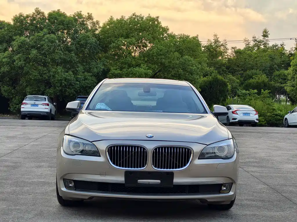 BMW 7 Series — миниатюра 2