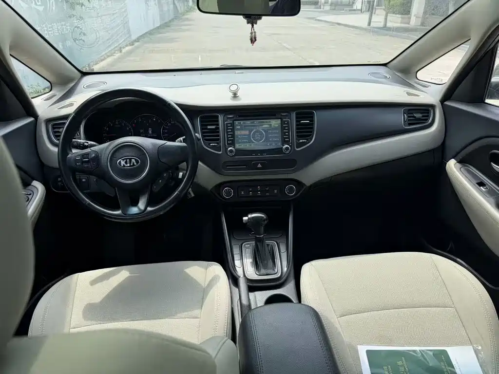 Kia Carens — миниатюра 7