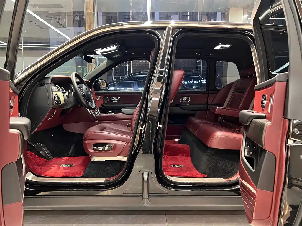Rolls-Royce Cullinan — миниатюра 12