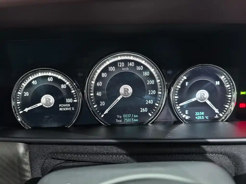 Rolls-Royce Cullinan — миниатюра 13