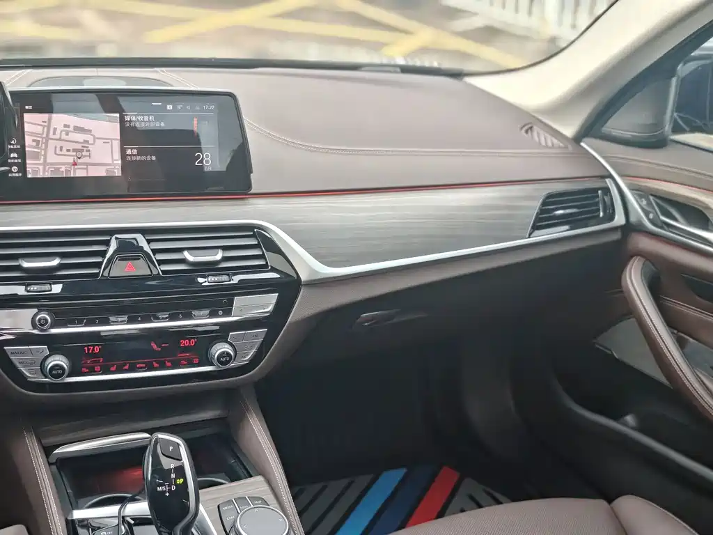 BMW 5 Series — миниатюра 7